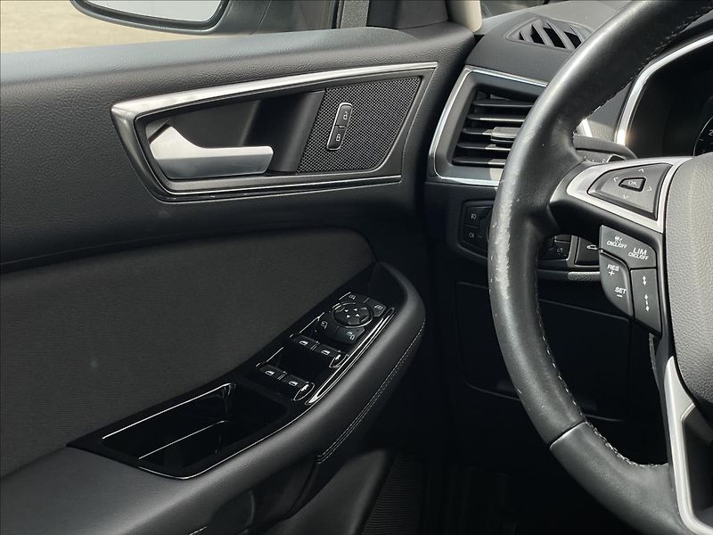 Ford S-MAX 2,0 EcoBlue AWD A8 Titanium TZ - fotka 13 z 23