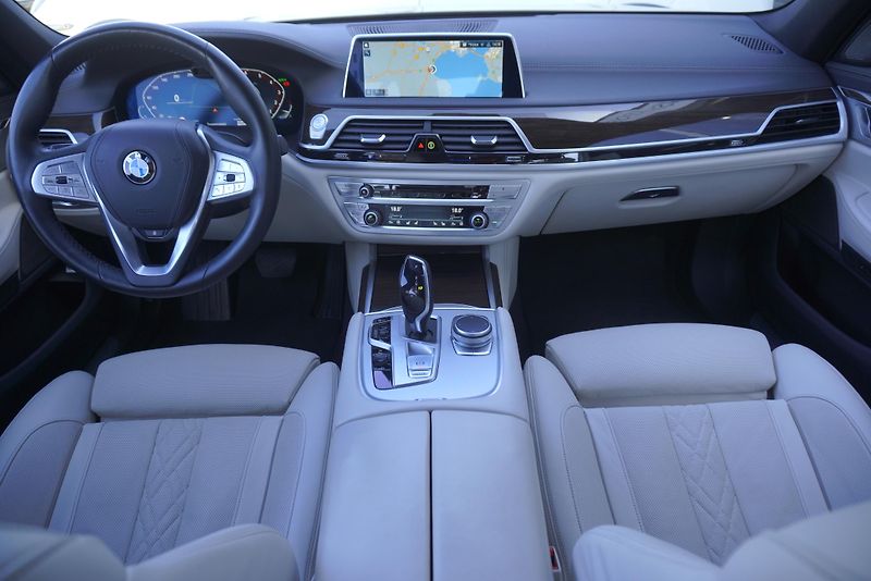 BMW Řada 7 (2020) 750I 4,4 XDRIVE STEPTRONIC - fotka 22 z 50