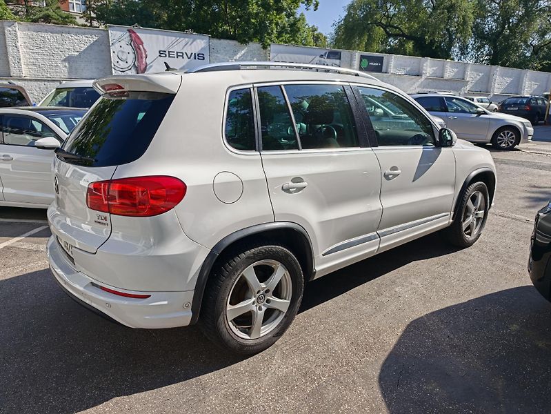 Volkswagen Tiguan 2,0 TDi R-Line  - fotka 5 z 21