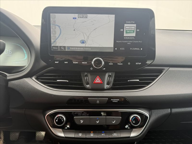Hyundai i30 1,5 CVVT 71kW Family - fotka 15 z 24