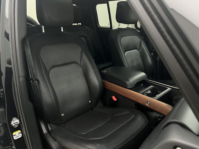 Land Rover Defender 110 D300 HSE AUT CZ - fotka 20 z 51