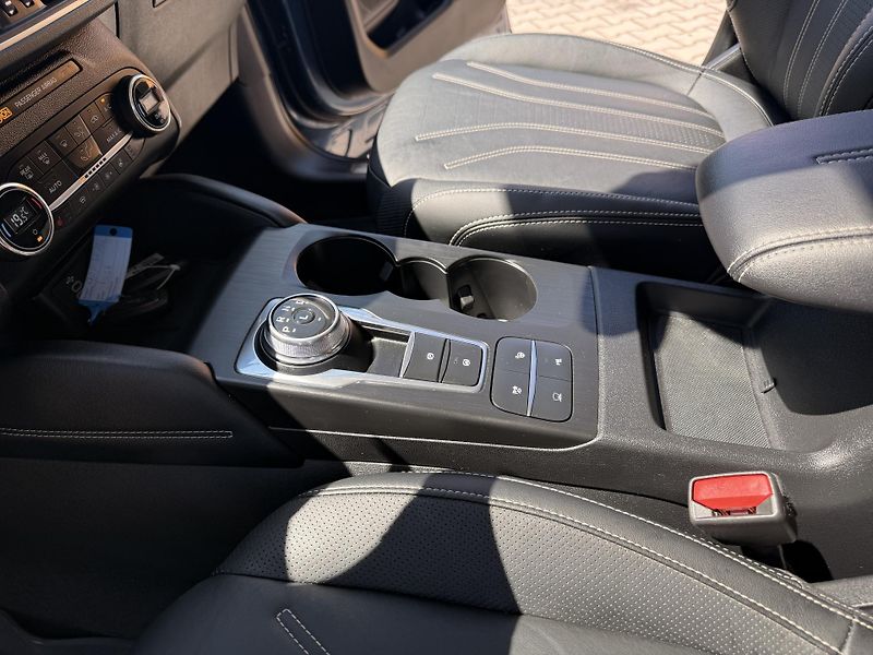 Ford Kuga (2022) 2.5 HEV,4x4,REZERVOVÁNO - fotka 23 z 51