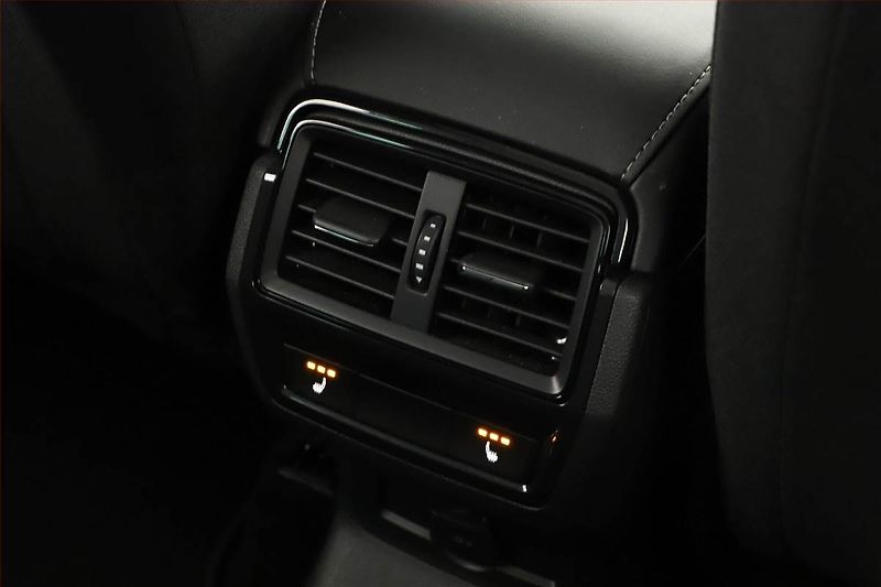 Škoda Karoq (2024) 1.5 TSI, Drive, FullLed - fotka 15 z 16