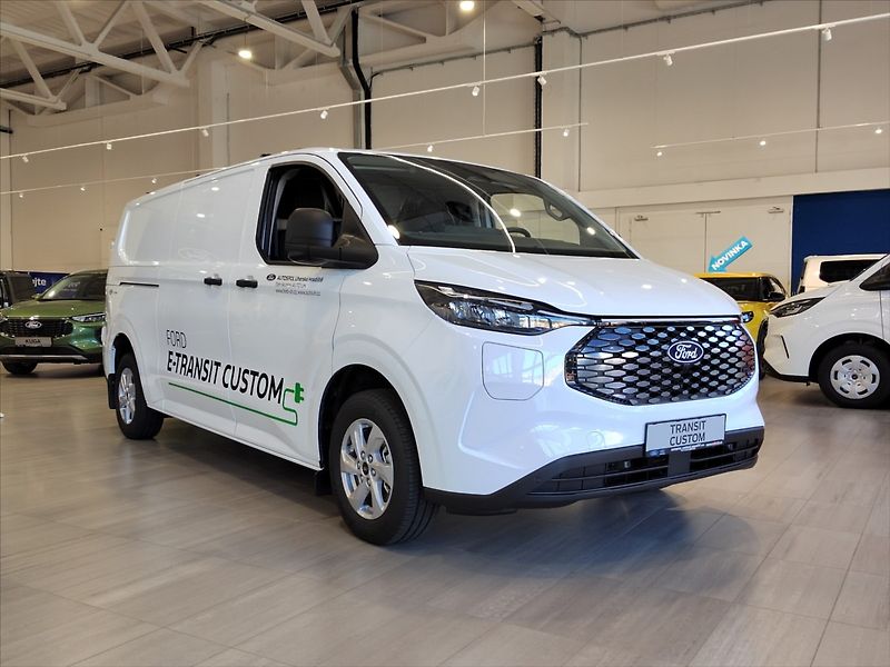 Ford Transit Custom 340 L2 Trend 64 kWh Dojezd 314 - fotka 2 z 25