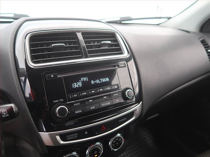 Mitsubishi ASX (2015) Intense 2.2 DI-D, 4X4 - fotka 16 z 16
