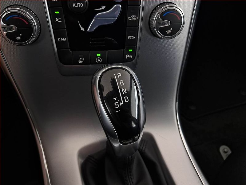 Volvo XC60 (2017) D4, Automat, Kůže, Navi - fotka 17 z 17
