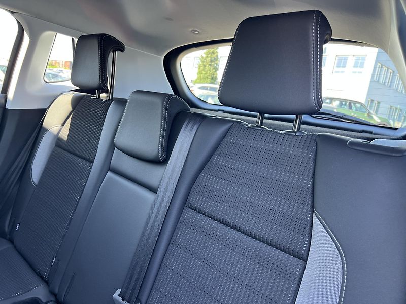 Peugeot 2008 Allure 1.2i KOUPENO V ČR 1.MAJ - fotka 29 z 45