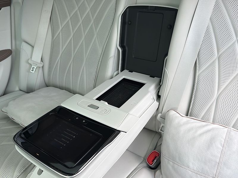 Mercedes-Benz EQS 53 4MATIC+ Electric Art Editio - fotka 32 z 48