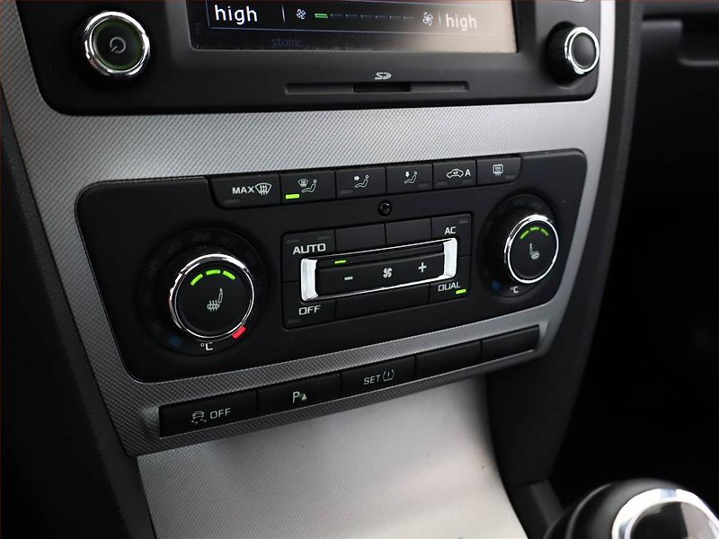 Škoda Octavia (2012) 2.0 TDI, Tempomat - fotka 15 z 16