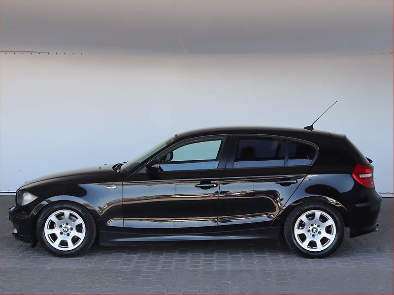 BMW Řada 1 (2011) 116d - fotka 3 z 18