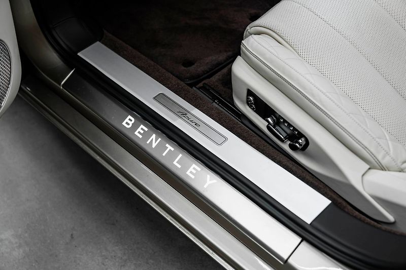 Bentley Continental GTC V8, MULLINER, NAIM, NOČNÉ VIDE - fotka 12 z 24