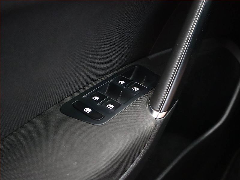 Volkswagen Golf (2017) 1.4 TSI, Automat, Tempomat - fotka 16 z 17
