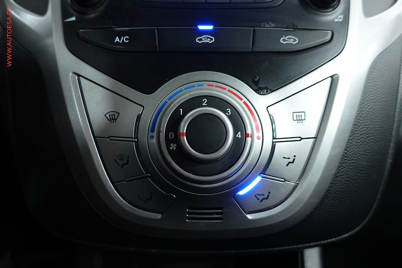 Hyundai ix20 (2011) 1.4 i, 1.maj,ČR, AC - fotka 18 z 21