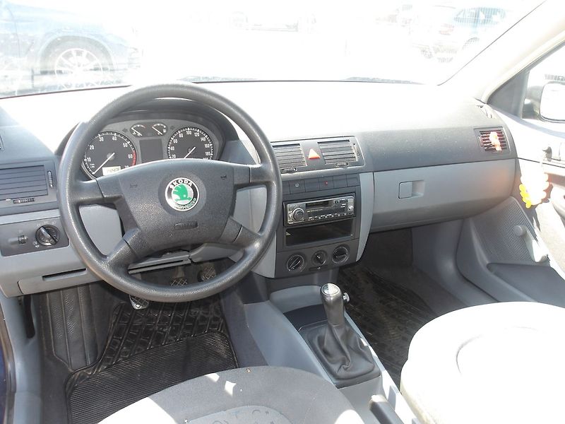 Škoda Fabia 1,4i 1.MAJ.! NAJ.47000km !!! - fotka 26 z 29