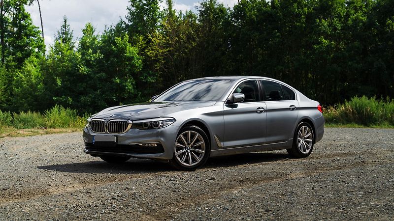 BMW Řada 5 (2017) BMW 520d xDrive Limousine - fotka 3 z 43