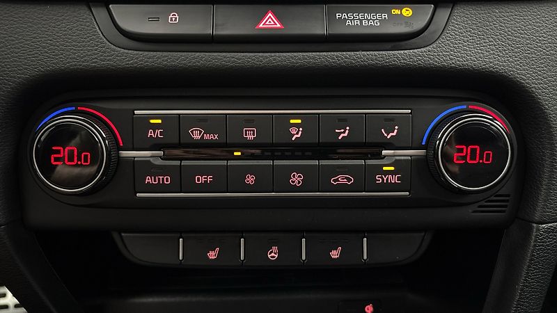 Kia Ceed 1.5 T-GDI AUT Top - fotka 13 z 27