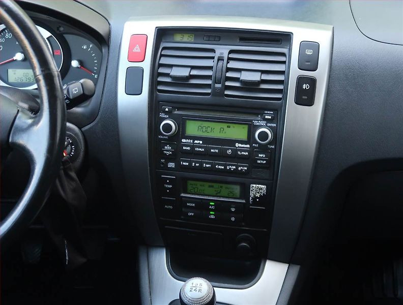 Hyundai Tucson (2009) 2.0 i, 4X4 - fotka 12 z 20