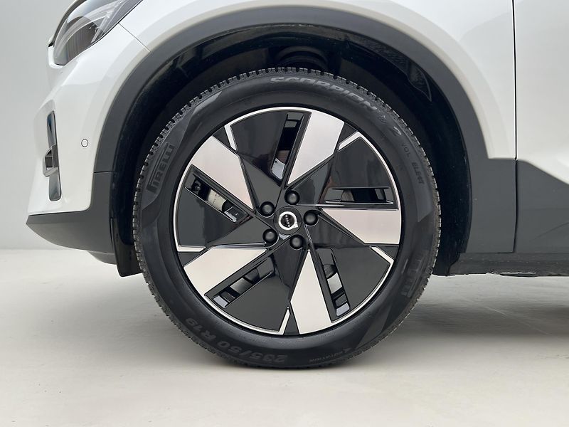 Volvo EX40 PURE ELECTRIC TWIN ENGINE AUT  - fotka 15 z 45