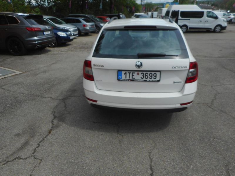 Škoda Octavia 1,6 TDi - fotka 6 z 22