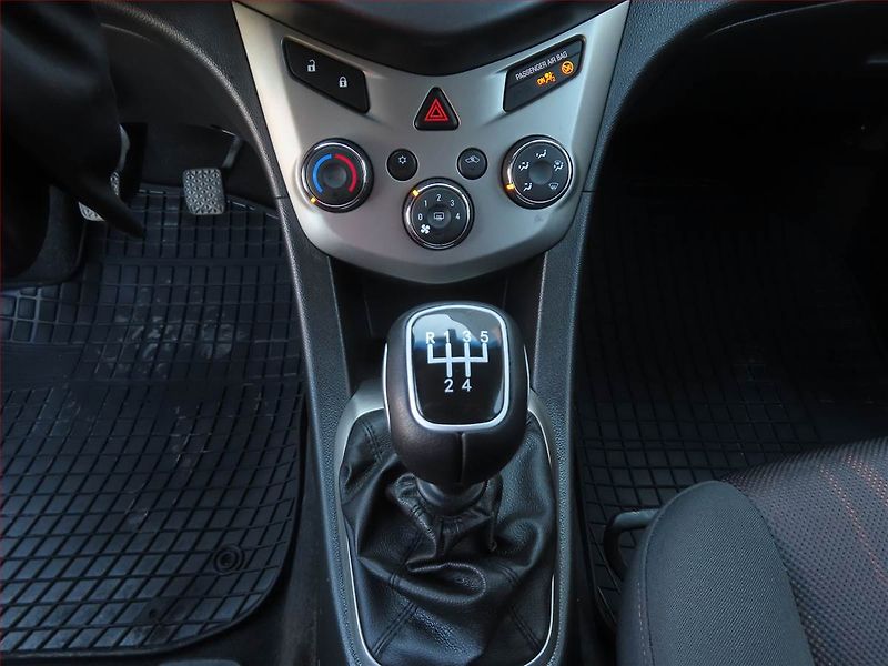 Chevrolet Aveo (2012) 1.4 i 16V, Tažné, levný provoz - fotka 15 z 18