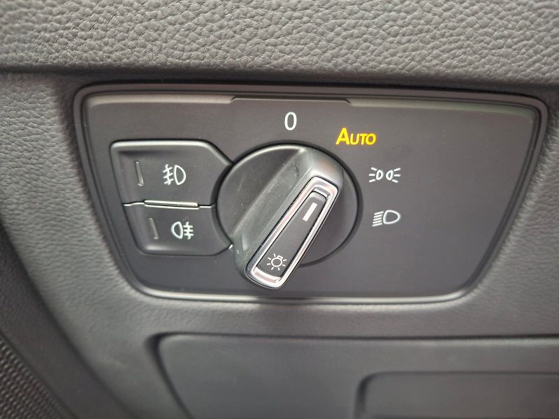 Volkswagen Passat (2023) Variant Elegance DSG 1,5TSi 11 - fotka 29 z 33