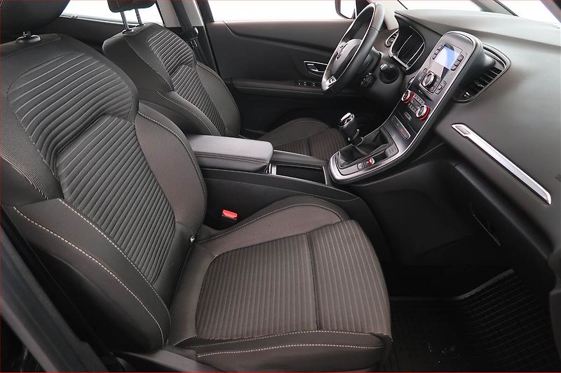 Renault Grand Scénic (2019) Zen 1.3 TCe, Serv.kniha - fotka 9 z 17
