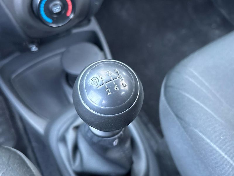 Toyota Yaris Hatchback - fotka 19 z 27