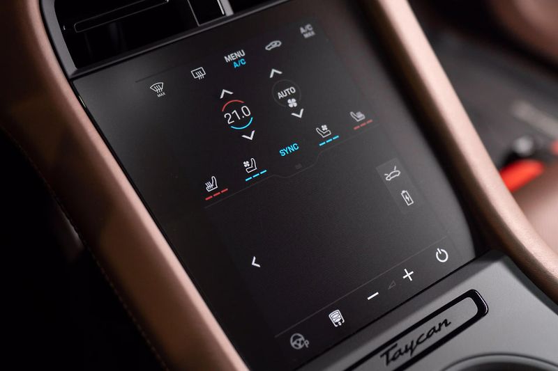 Porsche Taycan 4S Cross Turismo HuD Burm Vent - fotka 22 z 29