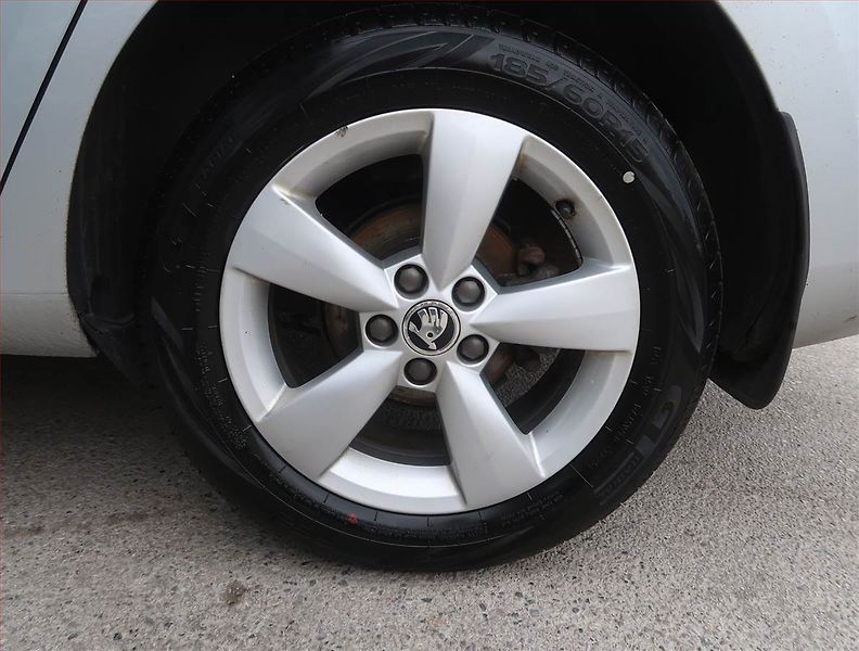 Škoda Fabia (2015) 1.2 TSI, Tempomat - fotka 14 z 17