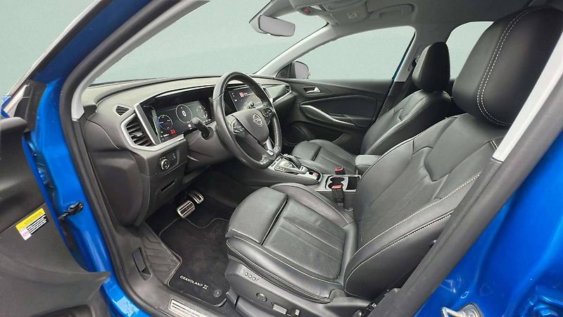 Opel Grandland Ultimate 4x4 PHEV 1.6L Turbo 8 - fotka 18 z 31