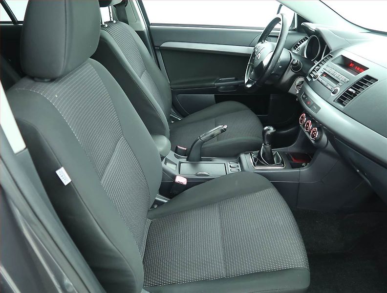 Mitsubishi Lancer (2010) 1.6 MIVEC, po STK, slušný stav - fotka 9 z 15
