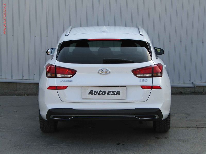 Hyundai i30 (2021) 1.6 CRDi, 1.maj,ČR, LED - fotka 5 z 22