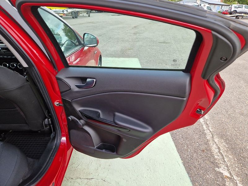 Alfa Romeo Giulietta Turismo 1.4 T 120 - fotka 24 z 27
