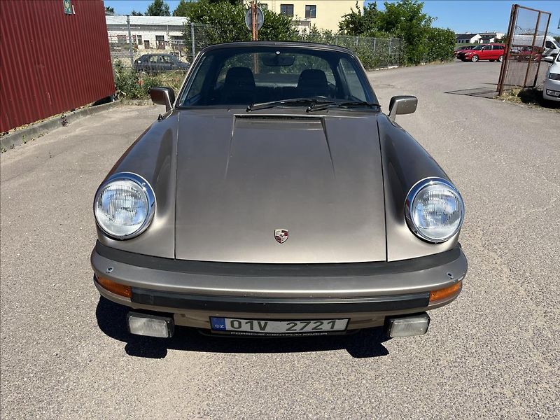 Porsche 911 3.0 SC HISTORICKÉ VOZIDLO - fotka 2 z 40