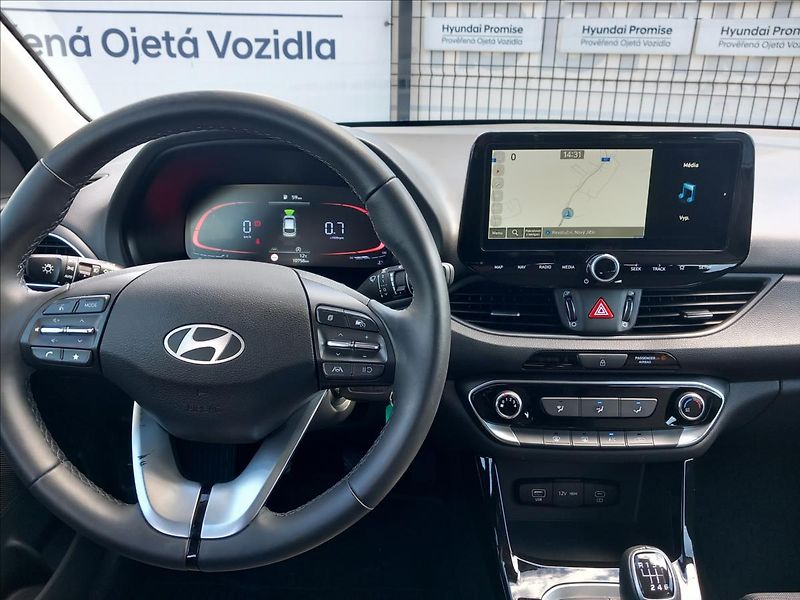 Hyundai i30 1,5 l COMFORT 16 - fotka 9 z 20