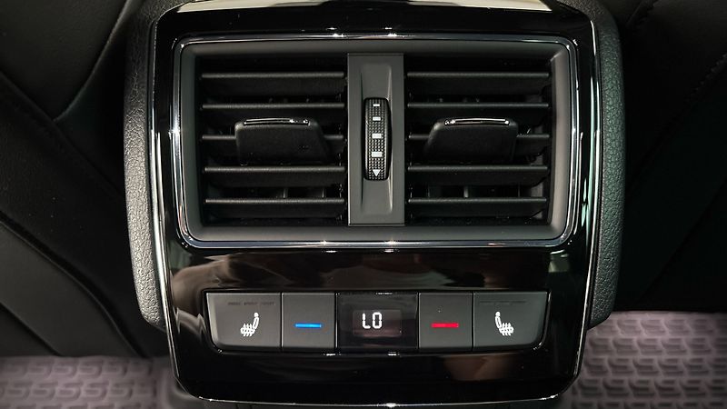 Škoda Superb 2.0 TDI DSG L&K Combi - fotka 36 z 36