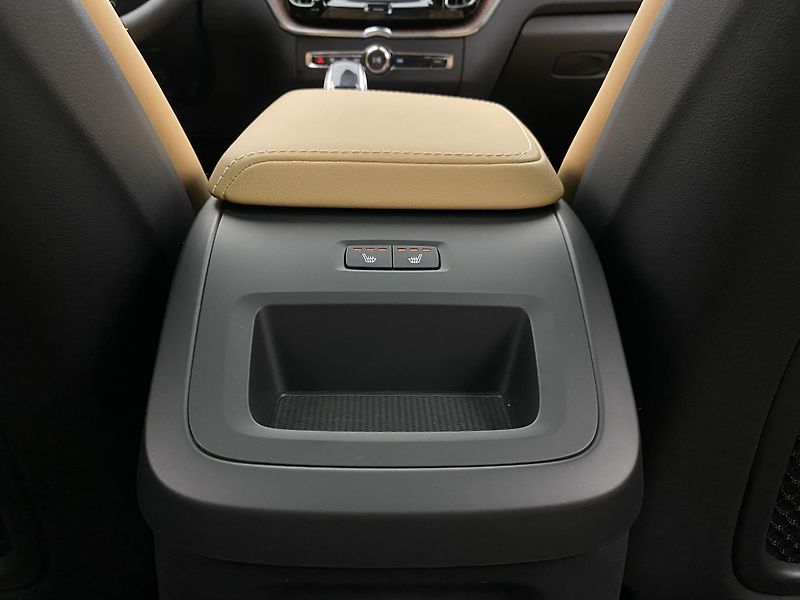 Volvo XC60 T8 AWD ULTRA BRIGHT REZERVACE - fotka 34 z 64