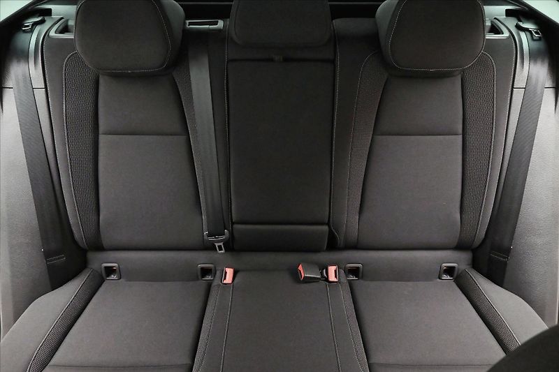 Škoda Karoq 1,5 TSI 110 kW DSG Ambition Zá - fotka 28 z 31