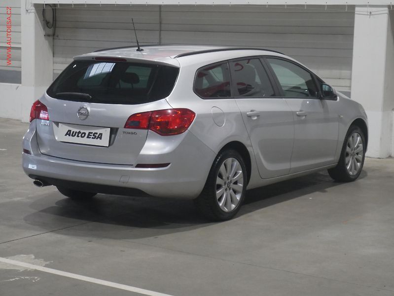 Opel Astra (2011) 1.4T, AC, tempo - fotka 4 z 14