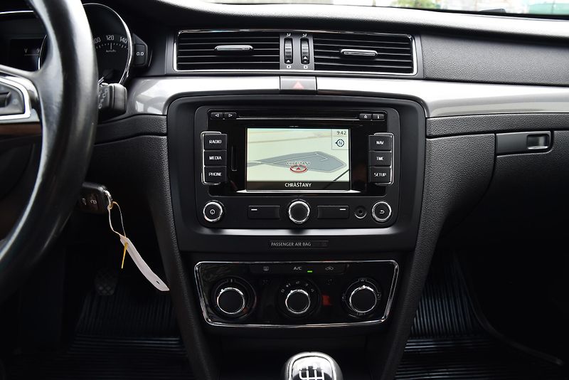 Škoda Superb 1.6 TDi 6st,KLIMA,NAVI,PDC,ALU - fotka 17 z 39