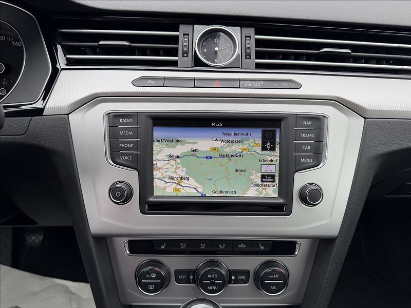 Volkswagen Passat 2.0 TDI Comfortline - fotka 9 z 20