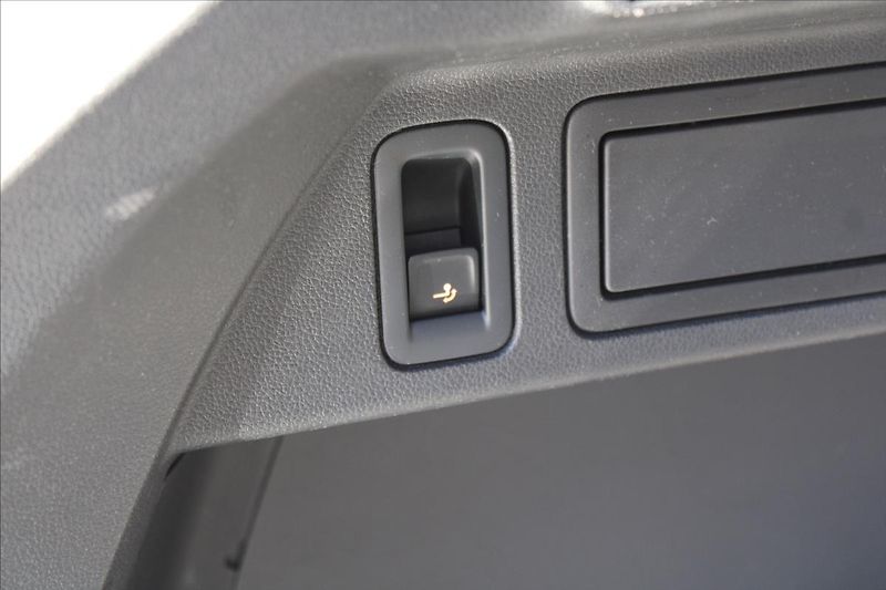 Volkswagen Tiguan 2,0 TDI  1.MAJ,A/T,4x4,R-LINE - fotka 34 z 41