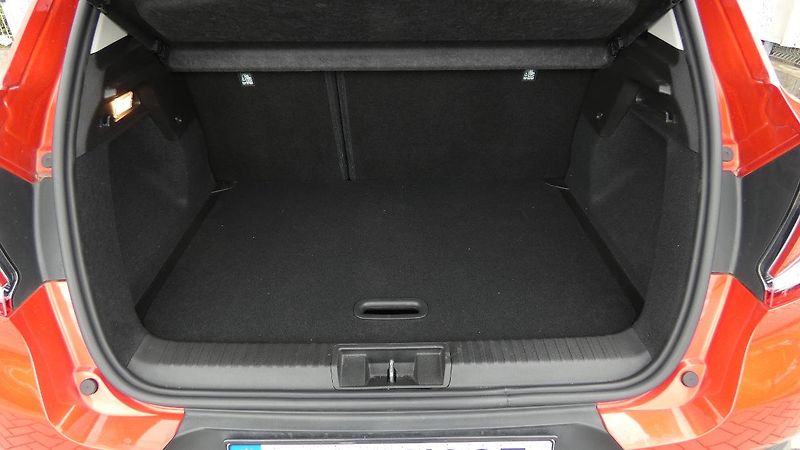 Renault Captur 1,3  TCe 140 Techno EDC - fotka 20 z 22