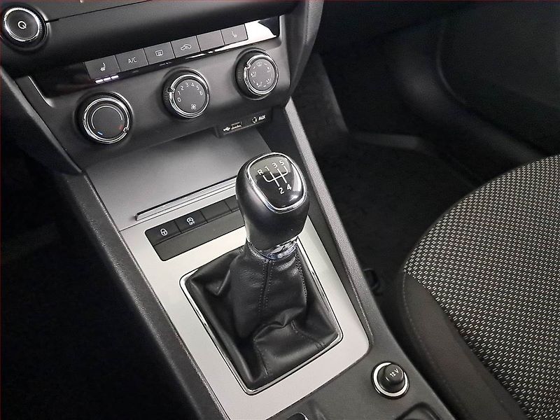 Škoda Octavia (2014) 1.6 TDI, Tempomat - fotka 13 z 19