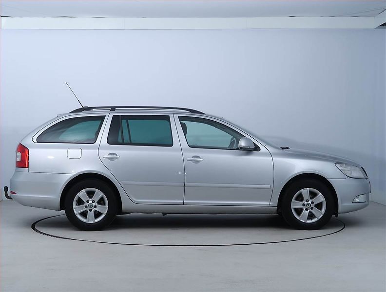 Škoda Octavia (2010) 1.2 TSI, Automat, Serv.kniha - fotka 6 z 17