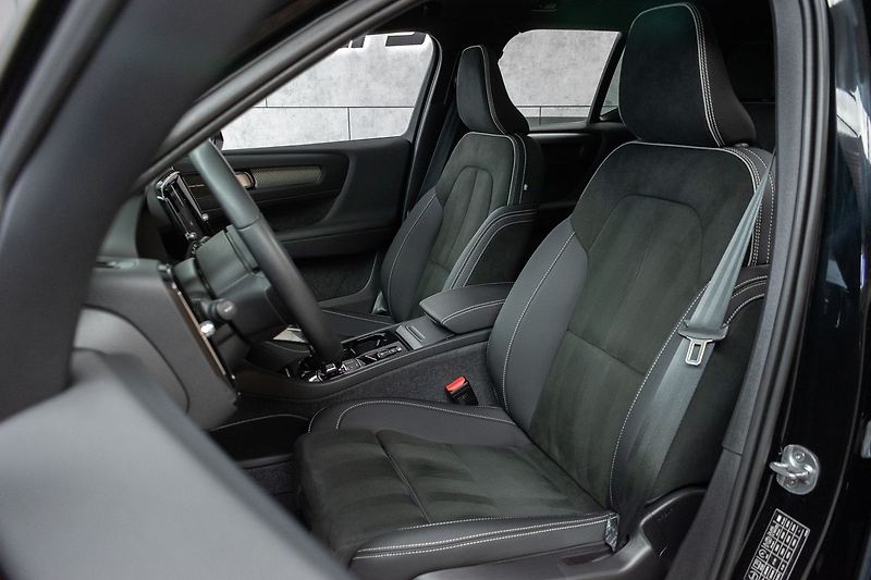 Volvo XC40 B4 AWD ULTIMATE BRIGHT*ČR 1.M* - fotka 10 z 42