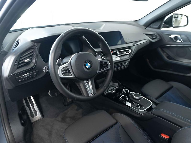 BMW Řada 1 M135i xDrive - fotka 11 z 22