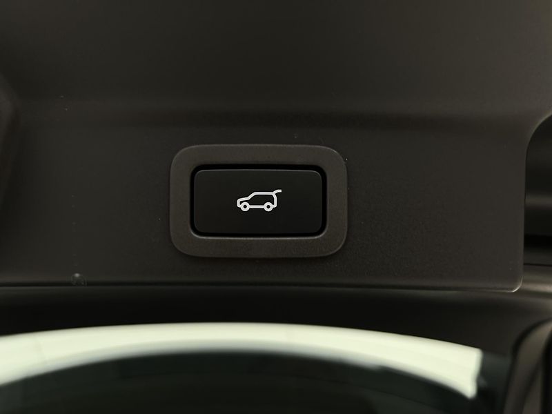 Jaguar F-Pace D200 R-DYNAMIC S AWD AUT - fotka 42 z 44