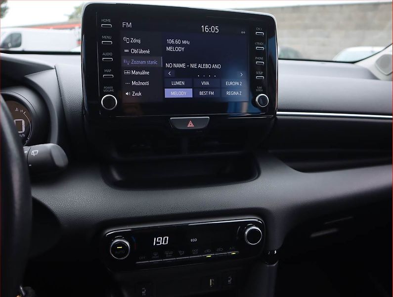 Toyota Yaris (2021) Style 1.5 Hybrid, Automat - fotka 12 z 21