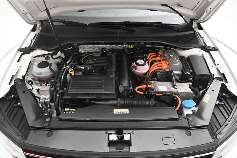 Volkswagen Passat 1,4 GTE 160 kW DSG Záruka až 5 - fotka 9 z 35